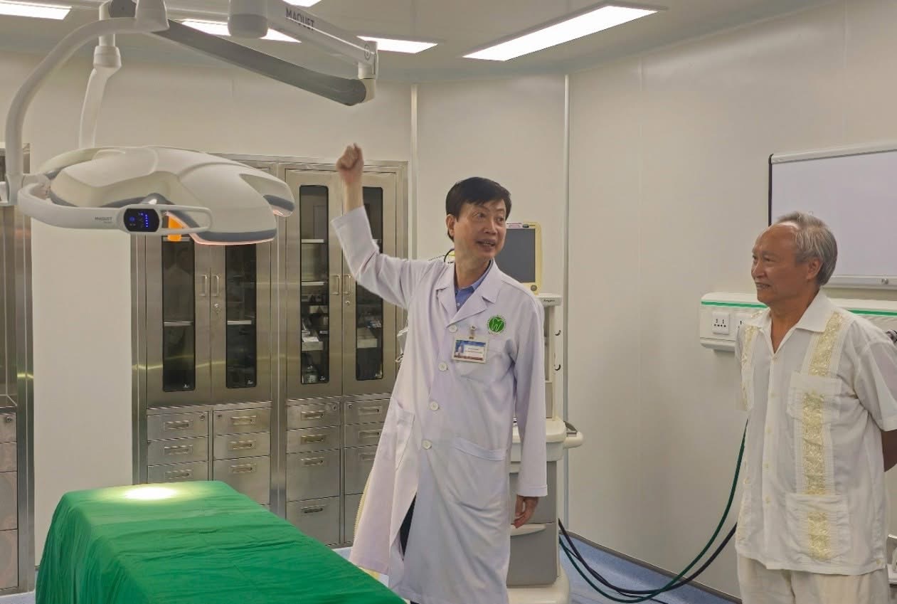 Phòng mổ được chứng nhận thử nghiệm đạt tiêu chuẩn ISO 14644-1:2015 với các thử nghiệm như: lưu lượng dòng khí đạt 48/40 lần, rỏ rỉ hệ thống lọc, nồng độ bụi, chênh lệch áp suất, nhiệt độ 20-24 oC - độ ẩm, độ ồn